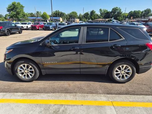 Used 2020 Chevrolet Equinox LS w/ LS Convenience Package FWD image 11