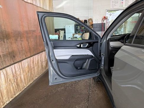 Used 2022 Jeep Compass Limited AWD/4WD image 11