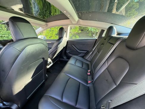 Used 2022 Tesla Model 3 Standard Range RWD image 5