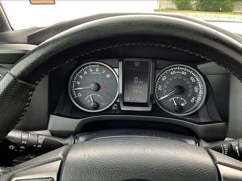 Used 2019 Toyota Tacoma TRD Off-Road AWD/4WD image 15