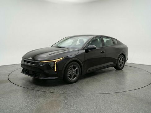 Used 2025 Kia K4 FWD image 3