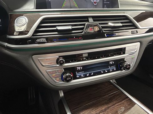 Used 2022 BMW 750i xDrive w/ Executive Package image 20