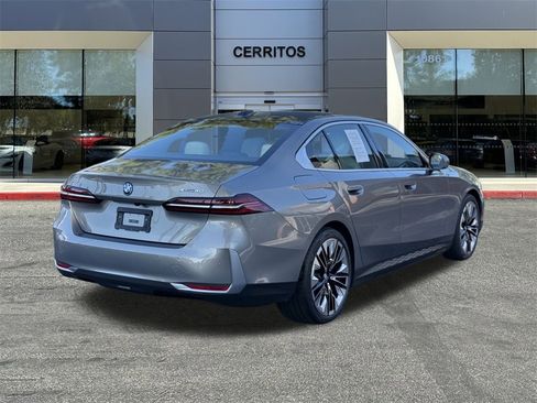 Used 2025 BMW i5 xDrive40 w/ Premium Package image 6