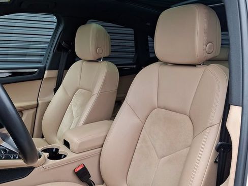 Certified 2021 Porsche Macan AWD/4WD image 5