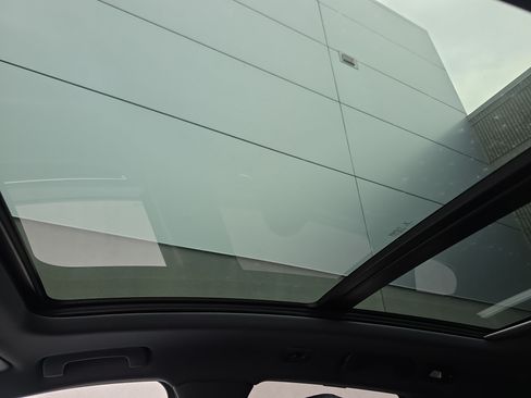 Certified 2023 Porsche Macan AWD/4WD image 27