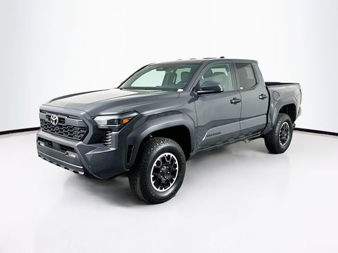 Used 2025 Toyota Tacoma TRD Off-Road image 3