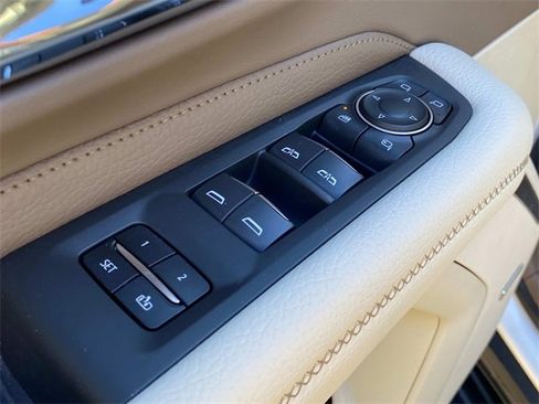 Used 2021 GMC Yukon Denali image 13