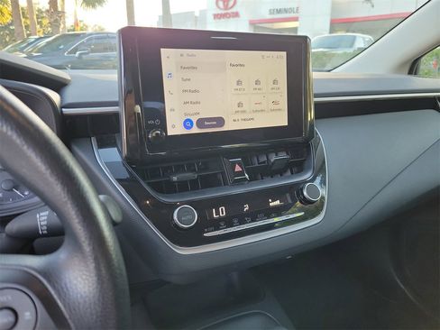 Used 2025 Toyota Corolla LE image 23