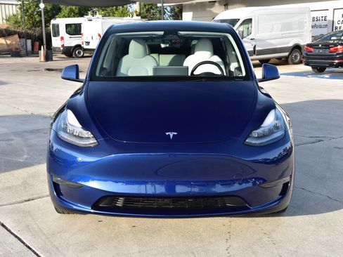 Used 2023 Tesla Model Y AWD image 2