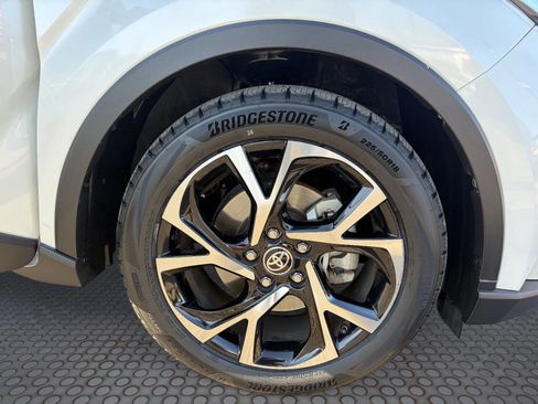 Used 2020 Toyota C-HR XLE FWD image 10