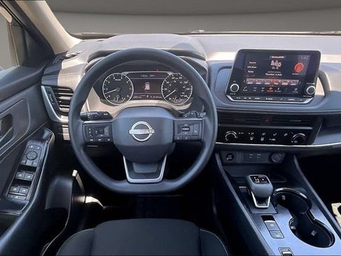 Used 2025 Nissan Rogue S FWD image 5