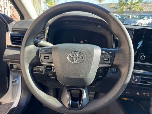 Used 2025 Toyota Camry LE image 28