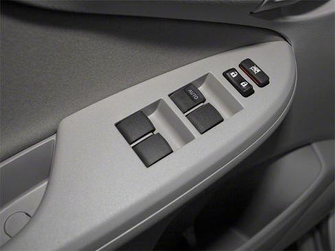 Used 2013 Toyota Corolla LE FWD image 18