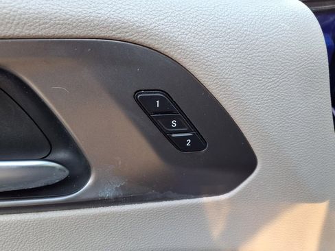 Used 2021 Chrysler Pacifica Touring-L image 25