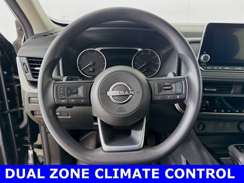 Used 2024 Nissan Rogue SV image 5