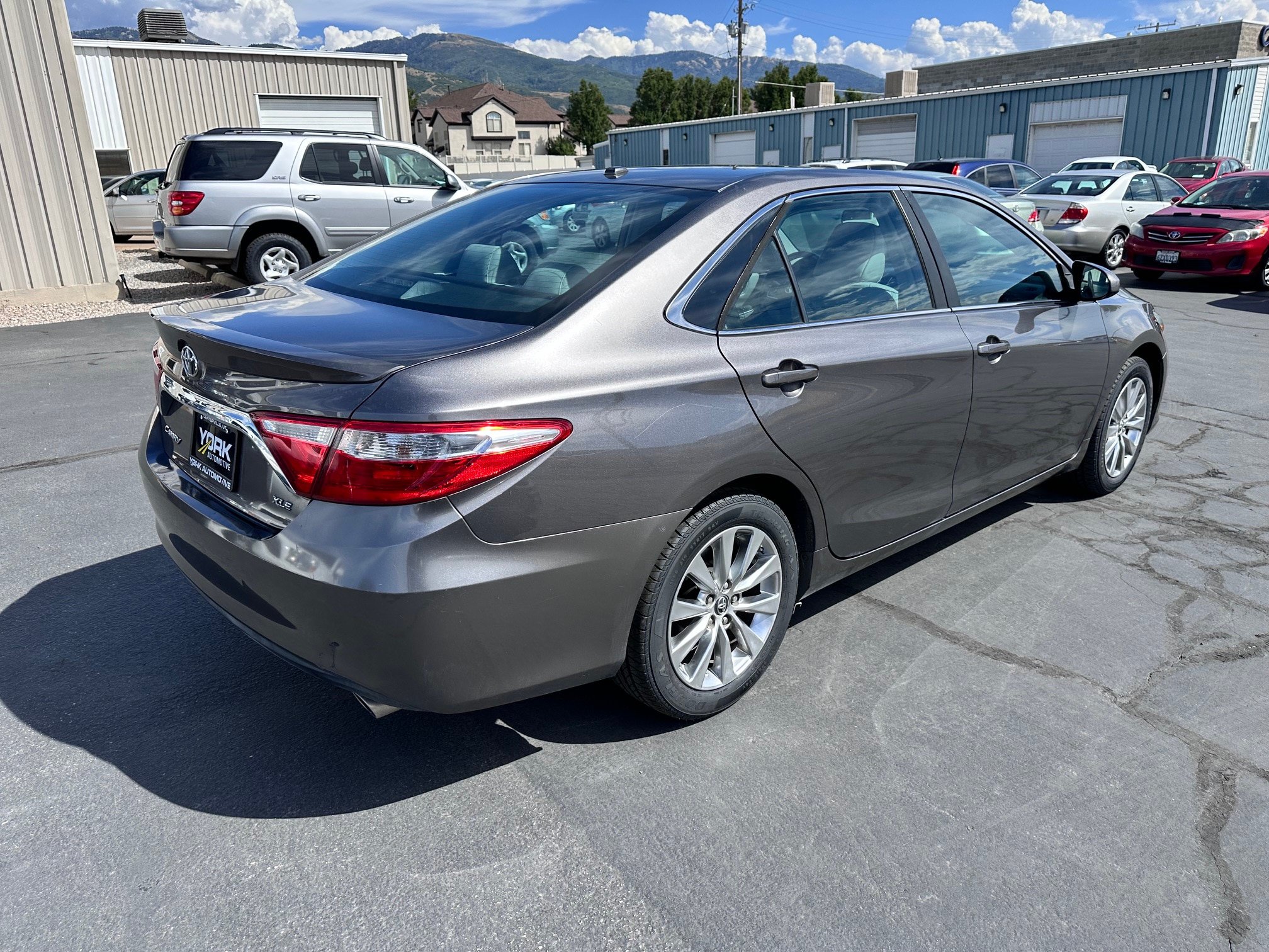 Used 2016 Toyota Camry XLE w/ Moonroof Package FWD image 3