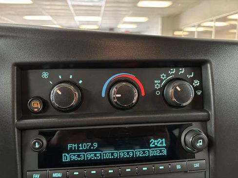 Used 2025 Chevrolet Express 3500 LT w/ LT Preferred Equipment Group RWD image 9