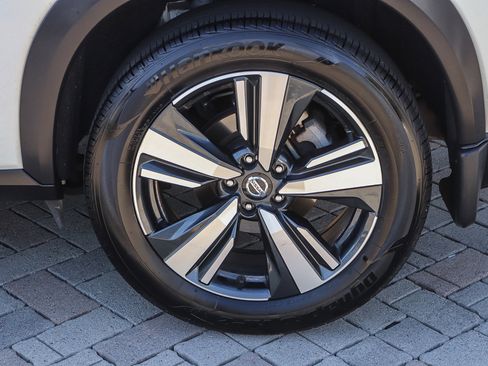 Used 2021 Nissan Rogue SL image 12