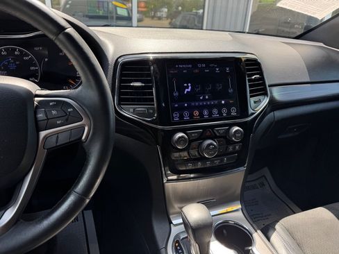 Used 2019 Jeep Grand Cherokee Altitude AWD/4WD image 18