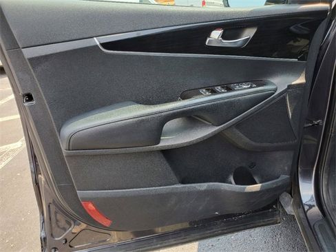 Used 2019 Kia Sorento LX image 6