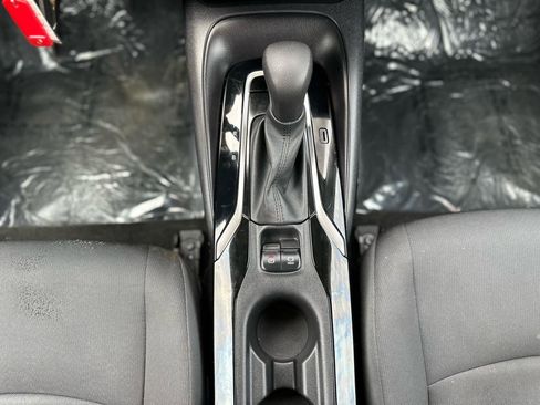 Used 2022 Toyota Corolla LE FWD image 12