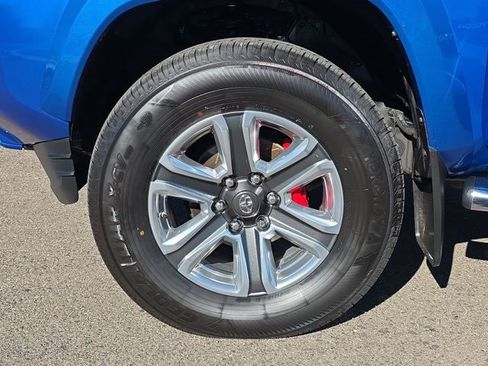 Used 2017 Toyota Tacoma Limited image 10