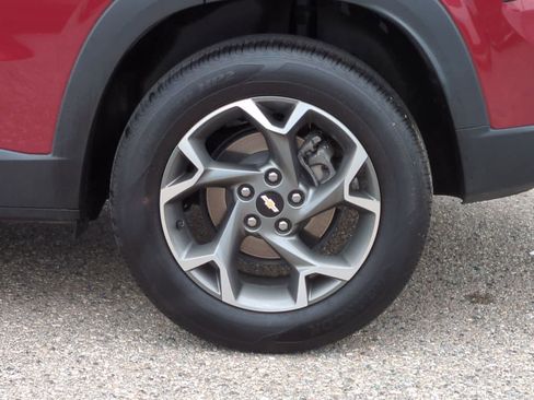 Used 2025 Chevrolet Trax LT w/ LT Convenience Package FWD image 13