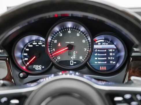 Certified 2021 Porsche Macan S image 18