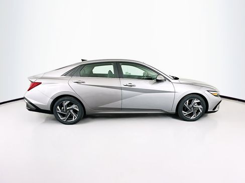 Used 2025 Hyundai Elantra SEL image 10
