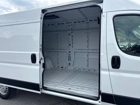 Used 2026 RAM ProMaster 2500 w/ Convenience Group FWD image 25