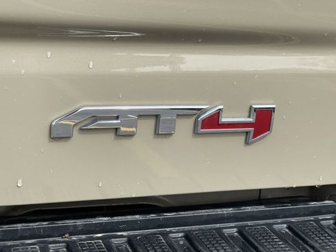 Used 2022 GMC Sierra 1500 AT4 AWD/4WD image 8