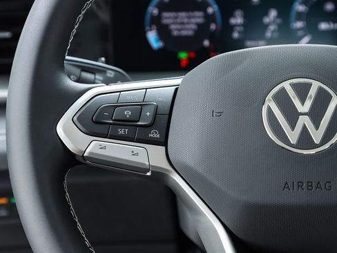 New 2026 Volkswagen Tiguan SE image 59