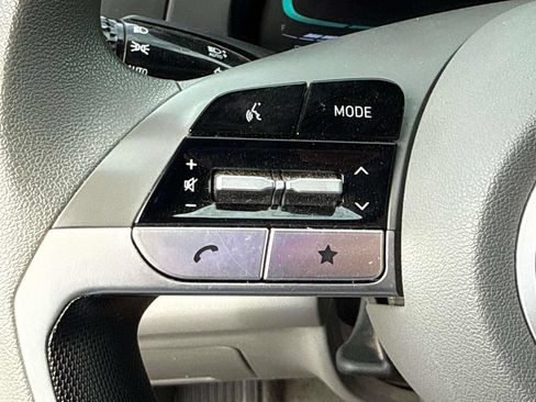 Used 2025 Hyundai Elantra Hybrid FWD image 15
