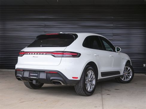 Used 2025 Porsche Macan image 7