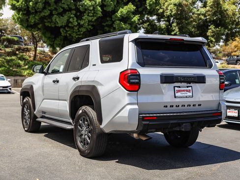 Certified 2025 Toyota 4Runner SR5 AWD/4WD image 6