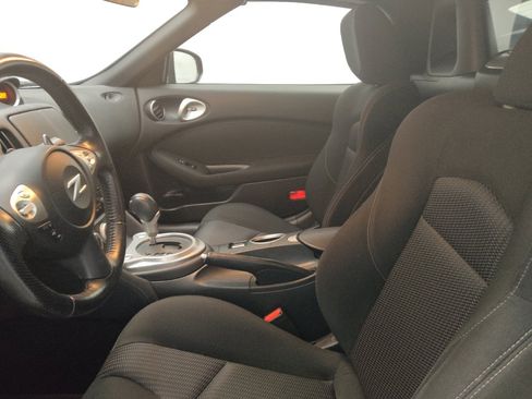 Used 2016 Nissan 370Z Roadster RWD image 17