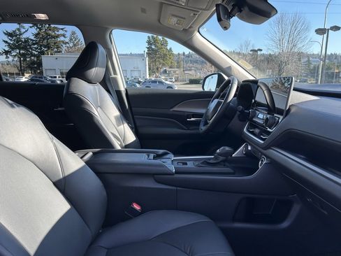 Certified 2025 Toyota Grand Highlander XLE image 18