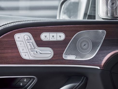 Used 2025 Mercedes-Benz Maybach GLS 600 Maybach GLS 600 image 36