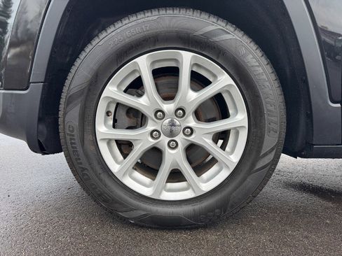 Used 2017 Jeep Cherokee Latitude image 13