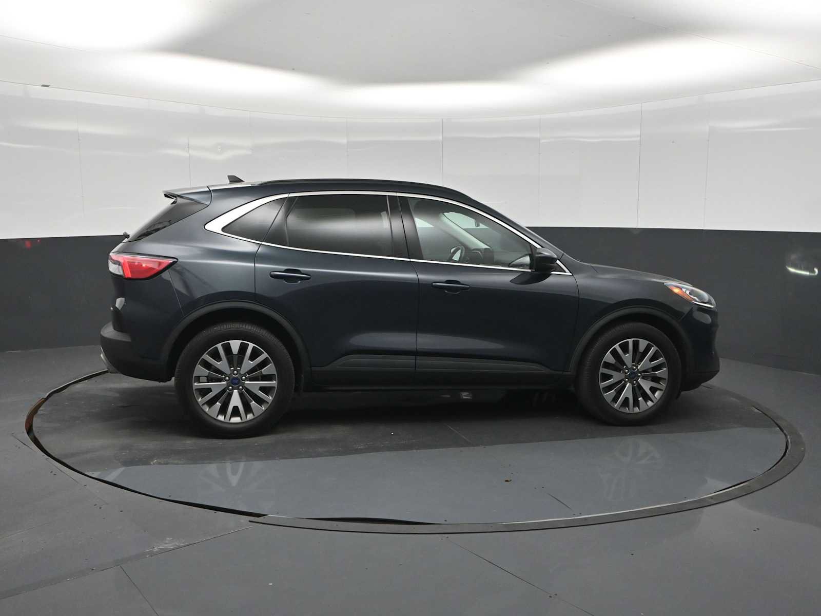 Used 2022 Ford Escape Titanium AWD/4WD image 9