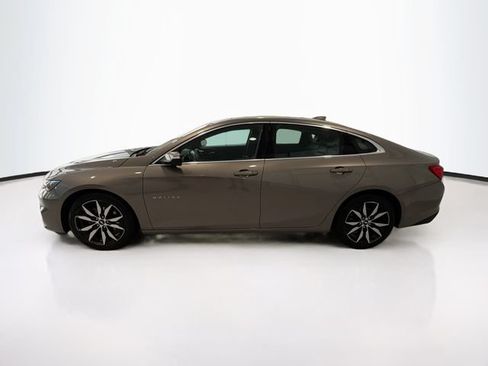 Used 2017 Chevrolet Malibu LT w/ Leather Package FWD image 4