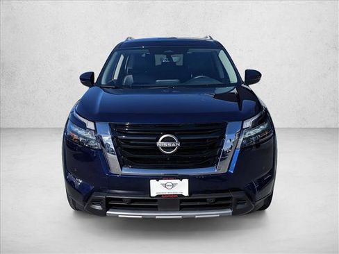 Used 2025 Nissan Pathfinder SL image 2
