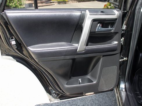 Used 2018 Toyota 4Runner SR5 Premium image 32