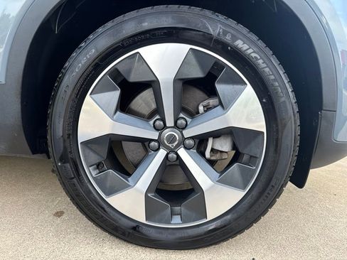 Used 2023 Volvo XC40 B5 Plus AWD/4WD image 23