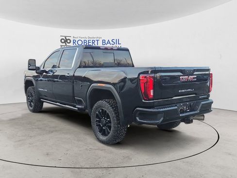 Used 2023 GMC Sierra 3500 Denali w/ Denali Black Diamond Edition image 2