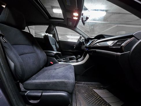 Used 2016 Honda Accord EX image 36