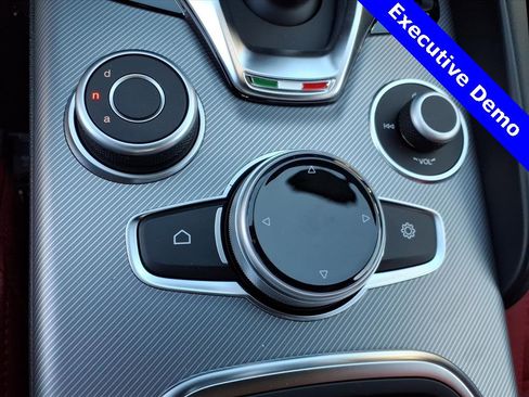 New 2025 Alfa Romeo Giulia Veloce w/ Veloce Package Rwd image 23