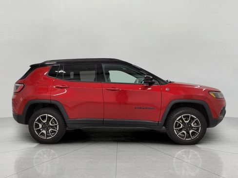 Used 2025 Jeep Compass Trailhawk AWD/4WD image 39