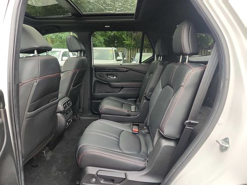 Used 2023 Honda Pilot TrailSport image 10