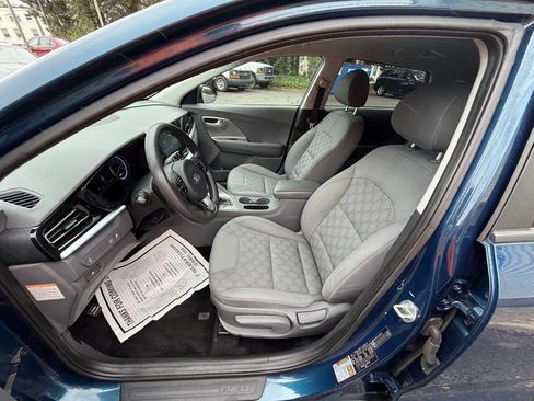 Used 2020 Kia Niro LX image 11